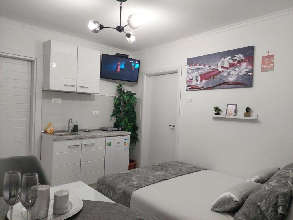 City Lux Square Apartment Skopje Exterior photo